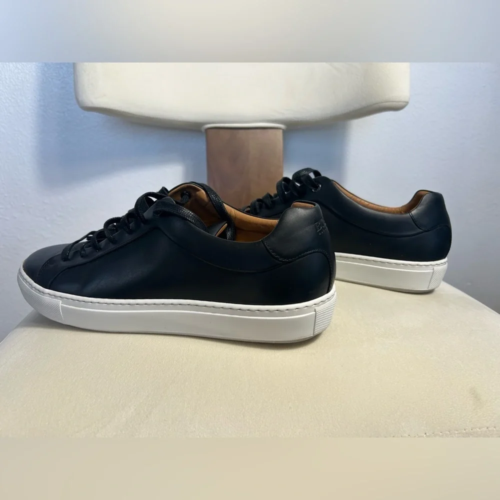 Men’s Hugo Boss leather sneaker, size 45 ( men’s 11-11.5)